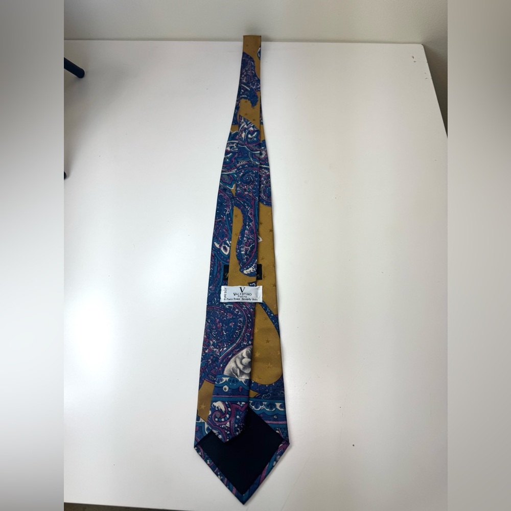 Vintage 90’s Valentino Pietro Paisley and Star Patterned Silk Tie - Picture 4 of 6